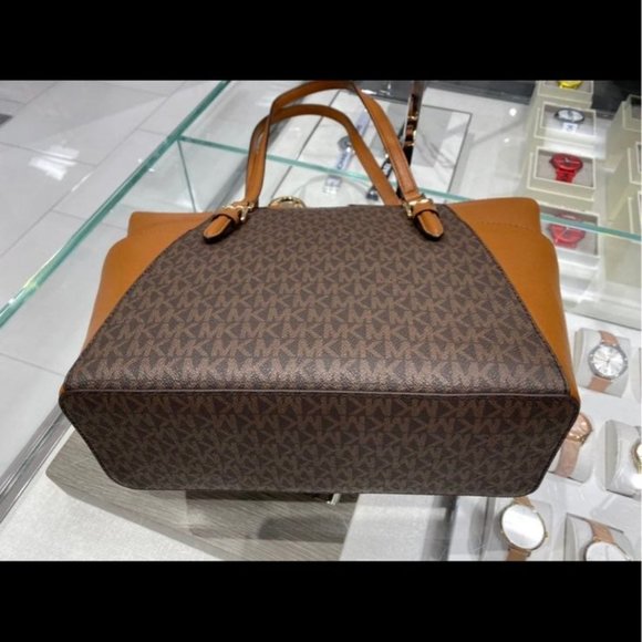 MK CHARLOTTE LG ZIP TOTE & LONG WALLET main image 2